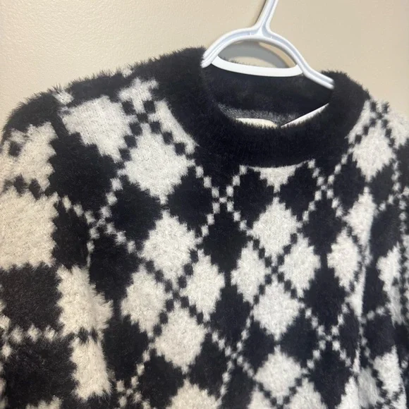 Abercrombie & Fitch Fuzzy Argyle Sweater - Women’s Small - Picture 3 of 11